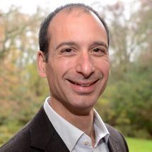 Headshot of Robin Hassan, Trustee of Naomi and Jack's