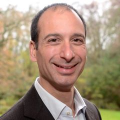 Headshot of Robin Hassan, Trustee of Naomi and Jack's